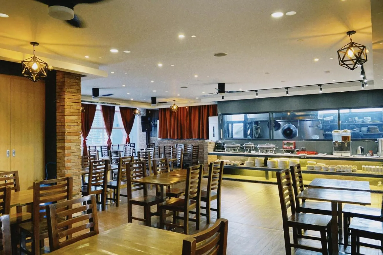Jade Hotel And Suites Makati City 2*,